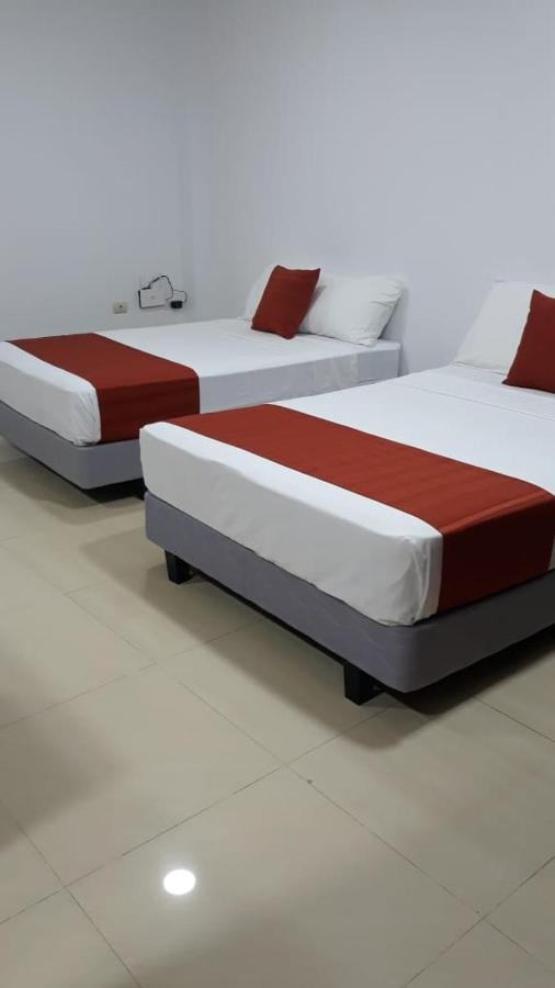 Departamentos Marcecilia De 2 Y 3 Habitaciones En El Centro De 曼塔 外观 照片